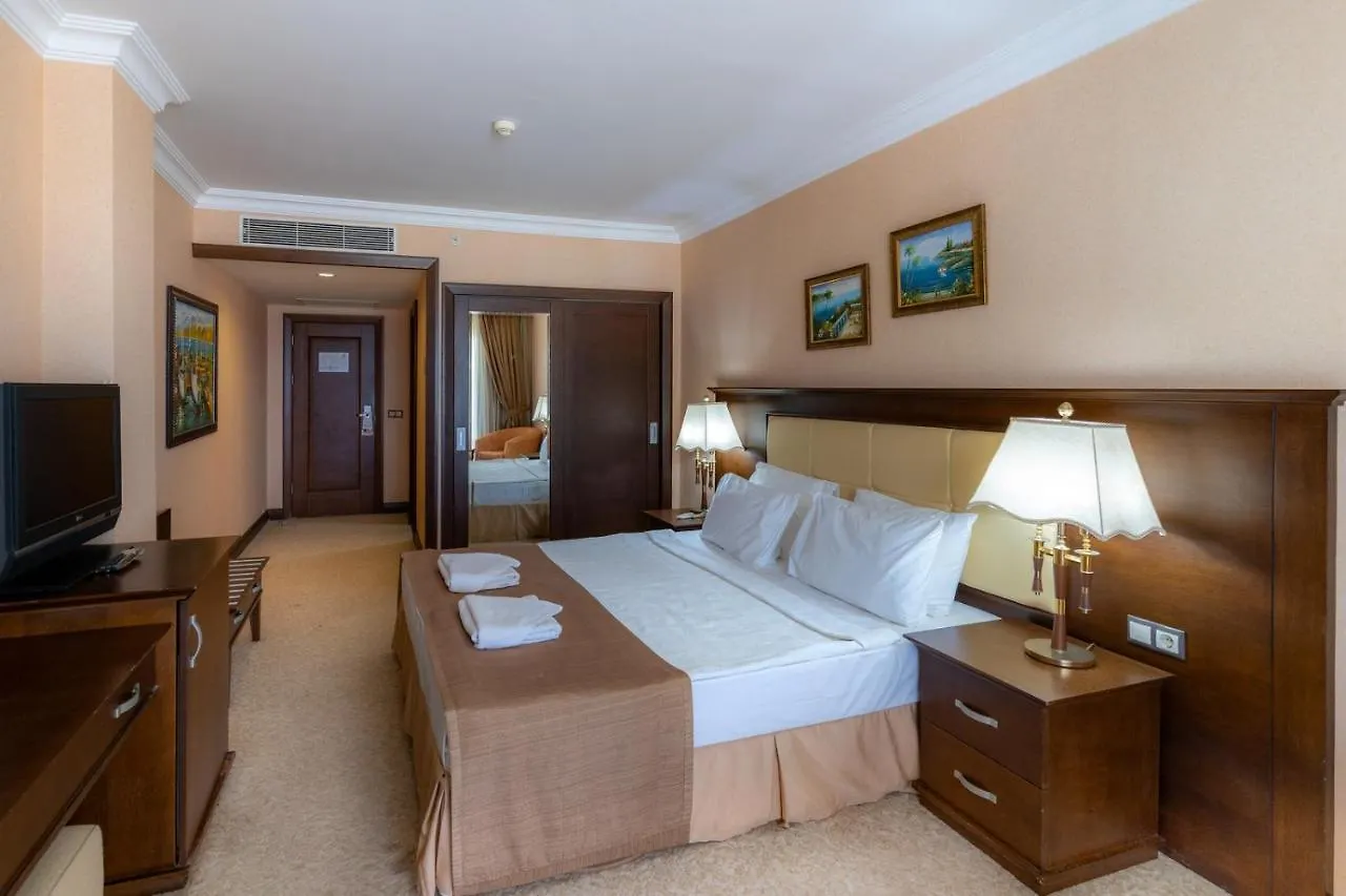 Latanya Park Resort Yaliciftlik 4*,